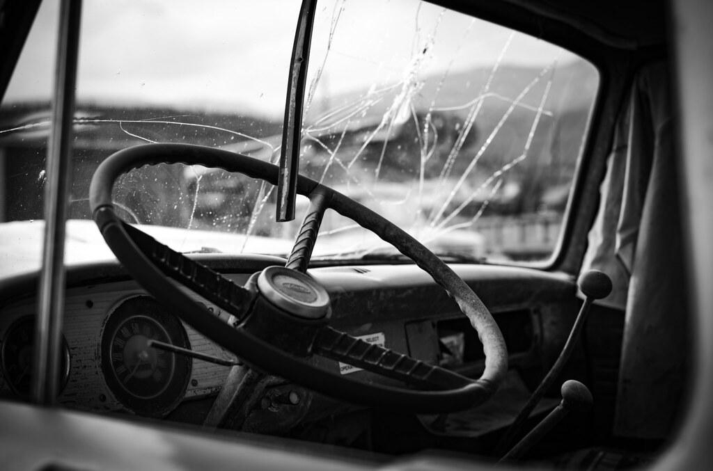 Windshield Repair vs. Replacement: Which One Do You Need?